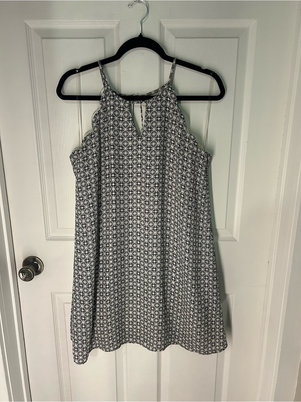 Sleeveless Black & White Geometric Halter Dress - L